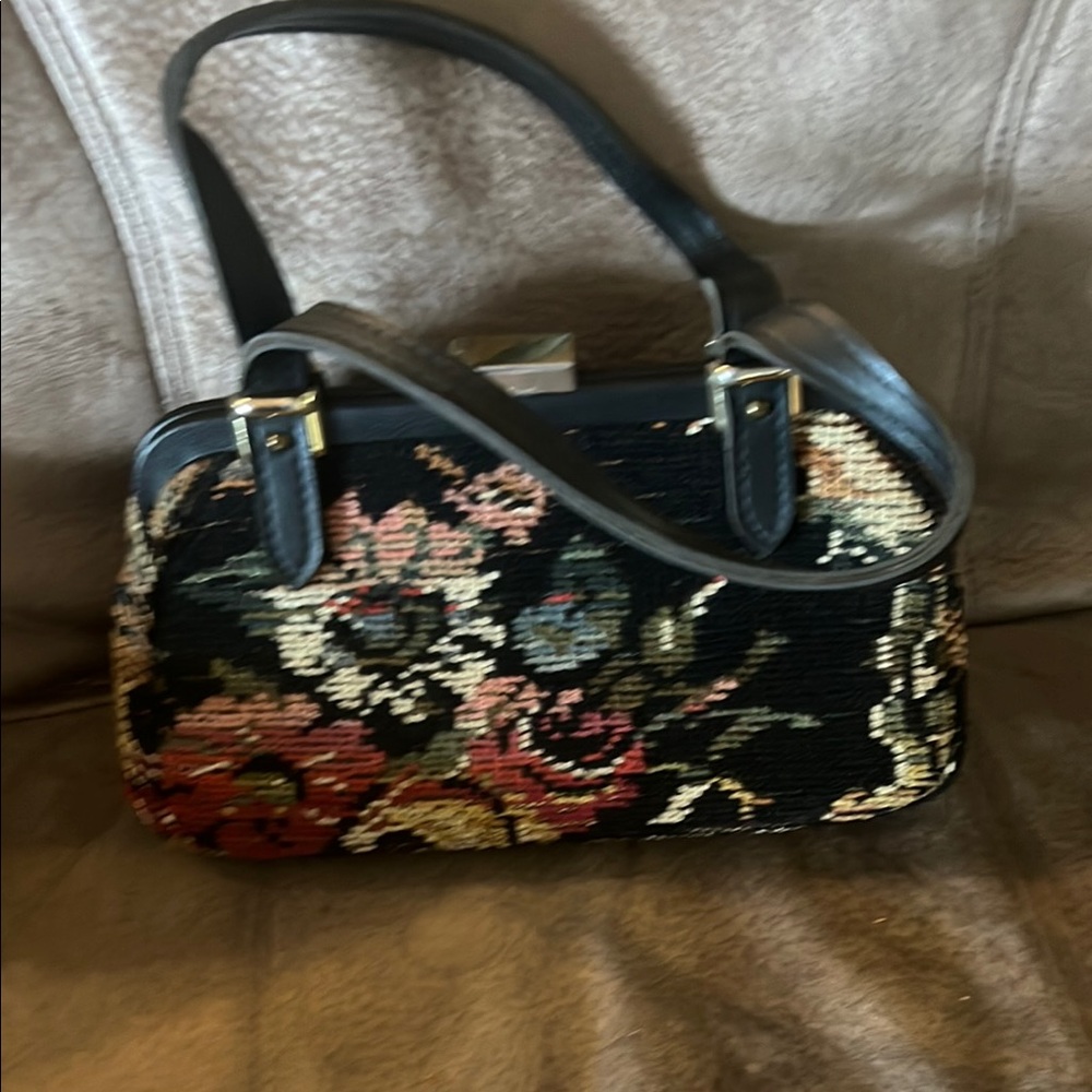 Jaclyn Smith Floral Tapestry Handbag with Black Accents Rare Find Vintage